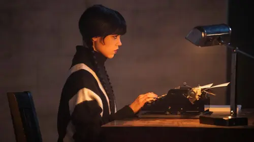 El rodaje de la tercera temporada de "Wednesday" ha terminado: Netflix muestra una nueva imagen con Jenna Ortega