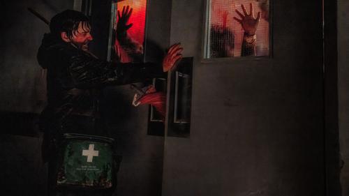 О моём перерождении в главного героя Resident Evil — обзор «Обители зла» Зака Креггера