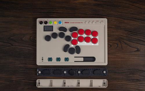 Права на изображения принадлежат компании 8BitDo