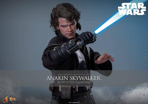 The rights to the images belong to Lucasfilm and Hot Toys