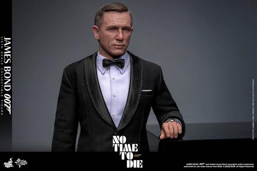 Права на изображения принадлежат MGM и Hot Toys
